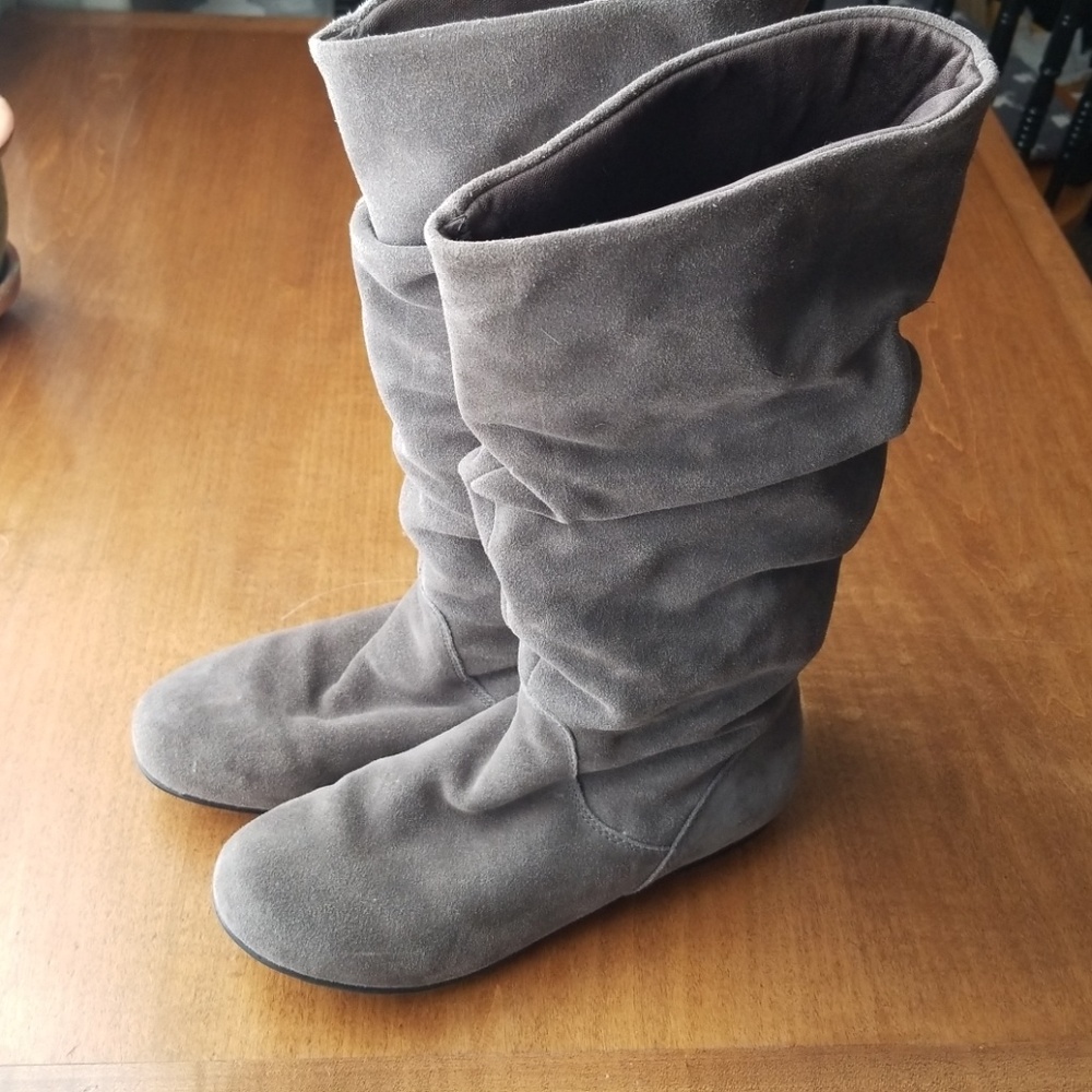 EUC Pesaro boots grey suede